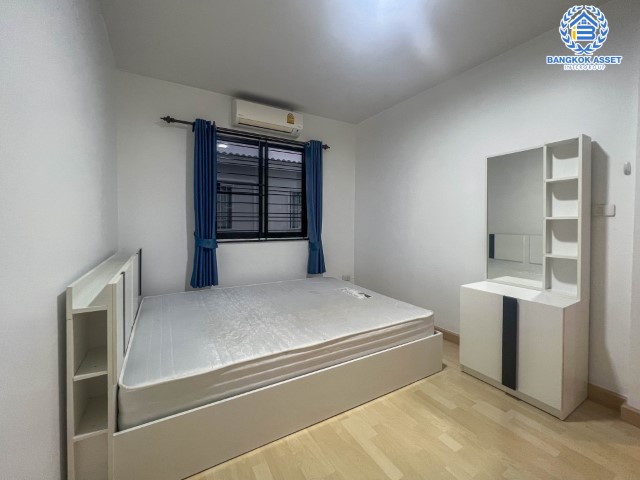 *****ทาวน์เฮ้าส์มือสองย่านกรุงเทพมหานคร ม.เดอะคอนเนค31 ดอนเมือง-เทิดราชัน เนื้อที่มากถึง 21 ตร.ว. ฟังก์ชัน 3 ห้องนอน 2 ห้องน้ำ 2 ที่จอดรถ บ้านใหม่ ทำเลน่าอยู่ ใกล้สนามบินดอนเมือง, รถไฟฟ้าสายสีแดง "สถานีดอนเมือง" และทางด่วน "อุตรภิมุข" ในราคาสุดคุ้ม!